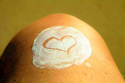 image: eco friendly sunscreen suncream