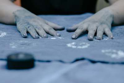 Person's hand covered in blue dye