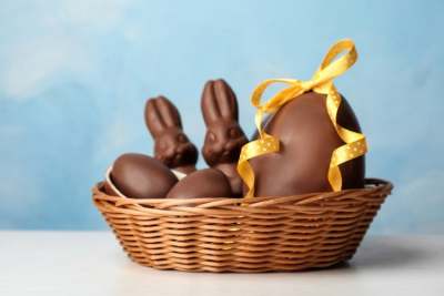Basket wtih chocolate egg and Easter bunnies