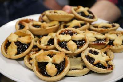 Plate of mince pies
