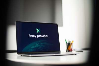 Laptop with black screen with wording: Proxy protection