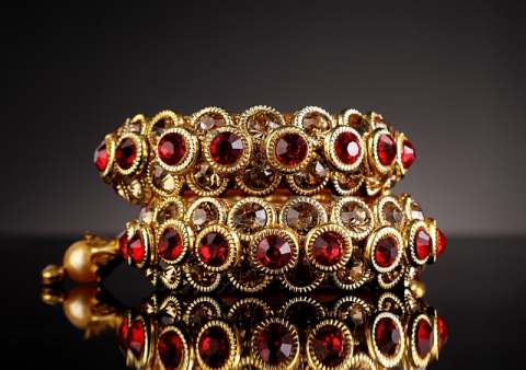 Gold bracelet with red jewels 