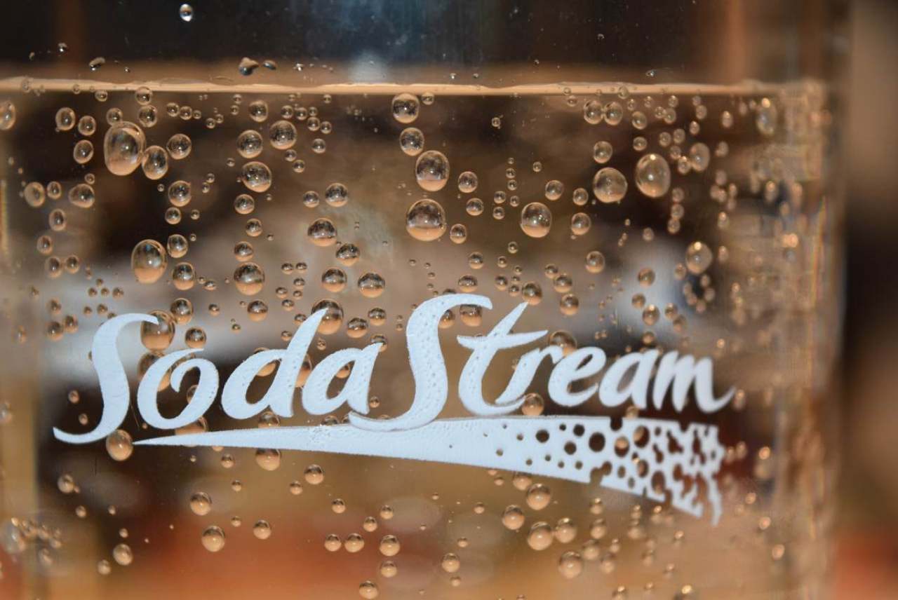 Image: pepsi buys sodastream sodastream logo on bottled water